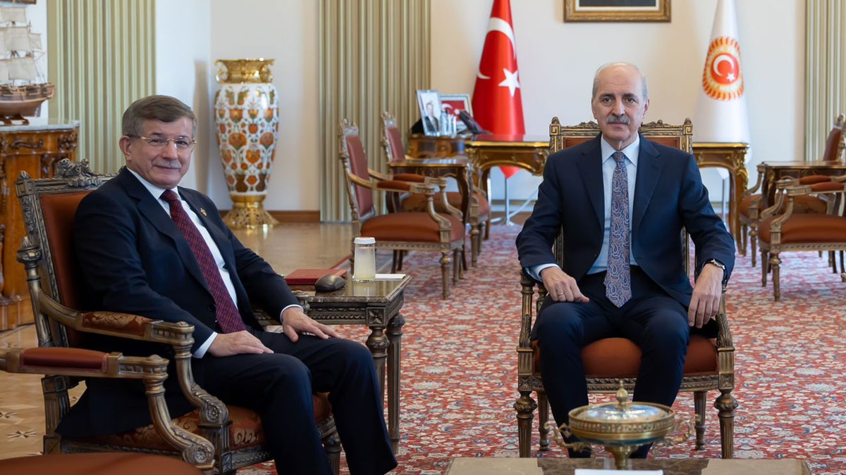 Ahmet Davutoğlu ve Numan Kurtulmuş bir araya geldi