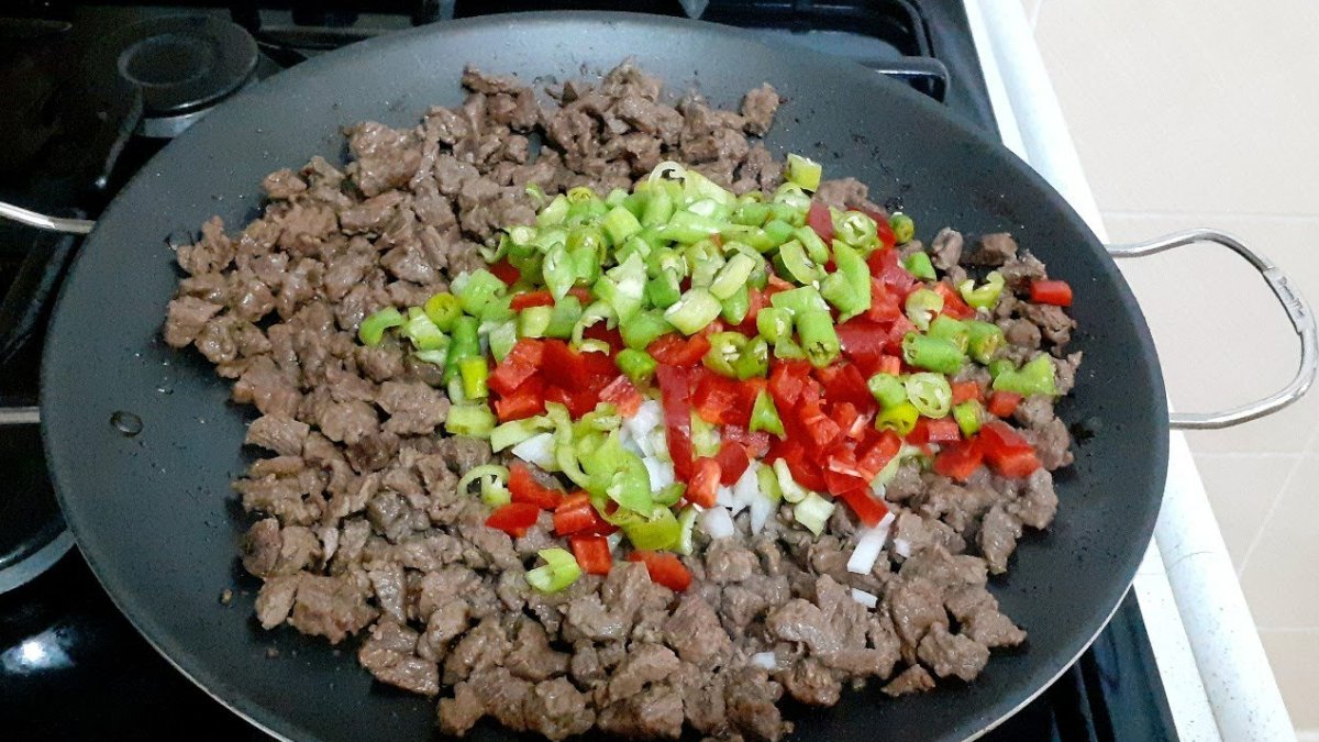 Saç Kavurma Tarifi: Lezzetli ve Pratik Bir Yemek Deneyimi