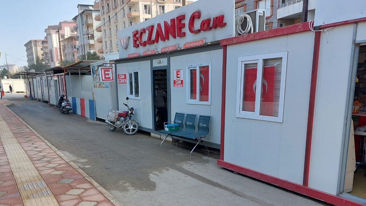 Hatay'da konteyner eczanelere hırsız girdi