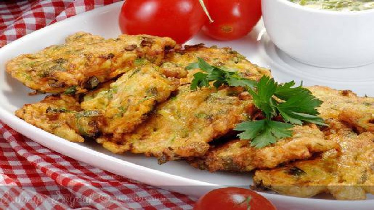 Yağ çekmeyen kabak mücveri tarifi! 3 öğün yiyen doyamıyor