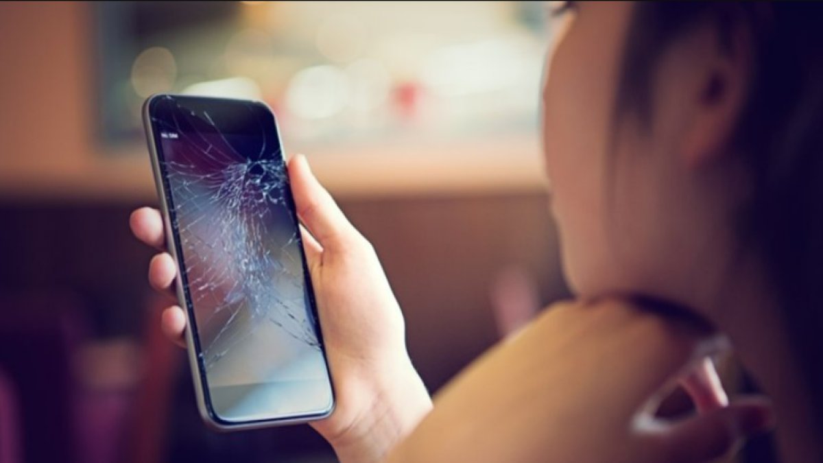 Rüyada Telefonun Kırılması: Anlamı ve Yorumları