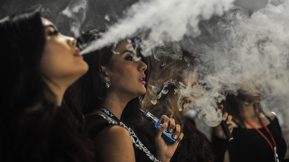 Bu çılgınlığın son bulması lazım! Elektronik sigaranın yeni tehlikesi ortaya çıktı