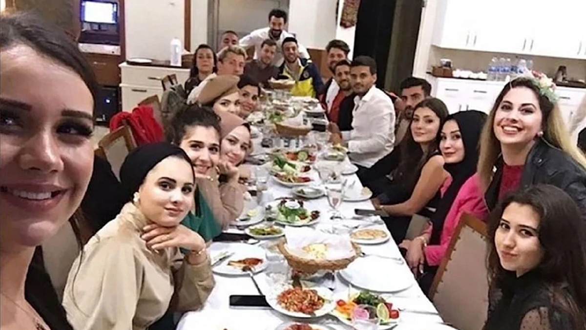 Şimdinin zenginleri fenomen sofrasında toplanmış