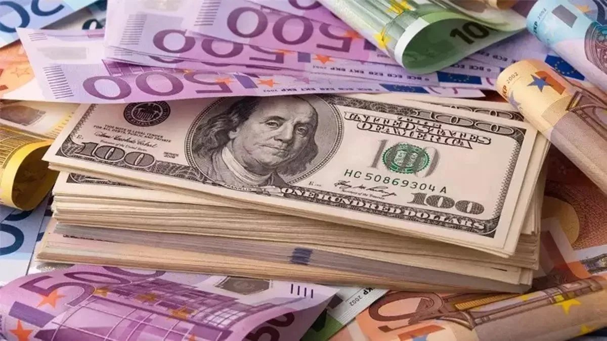 Dolar ve euroda tarihi zirveye yakın seyir