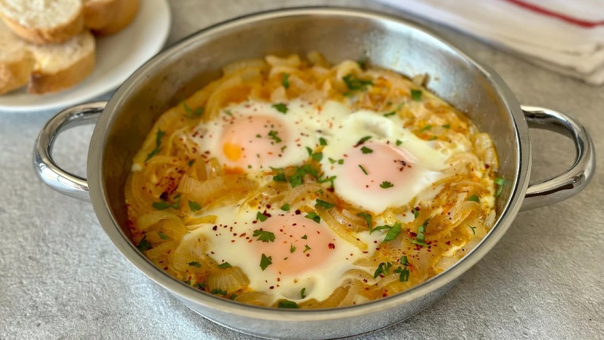 Yeme de yanında yat! Evdekiler her kahvaltıda isteyecek: İşte meşhur soğanlama tarifi