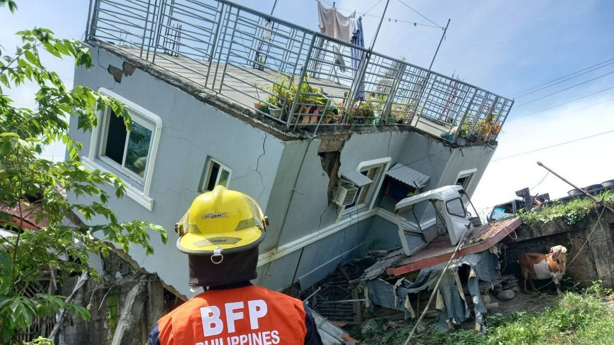 Filipinler'de 6.8 büyüklüğünde deprem meydana geldi! O görüntüler böyle kaydedildi