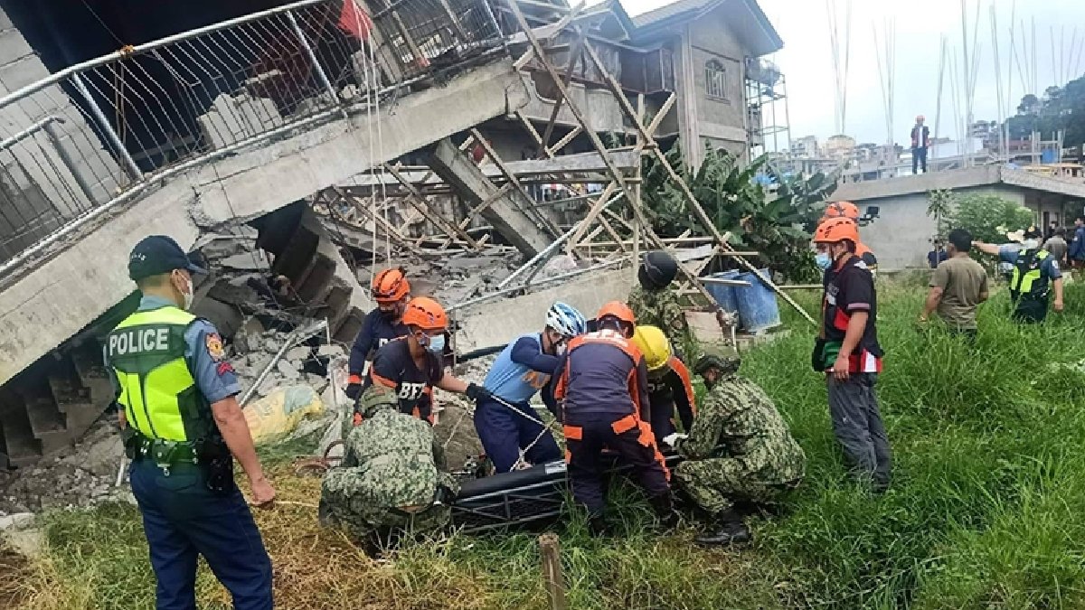 6,7’lik depremle sallanmıştı: Filipinler'de kayıplar artıyor