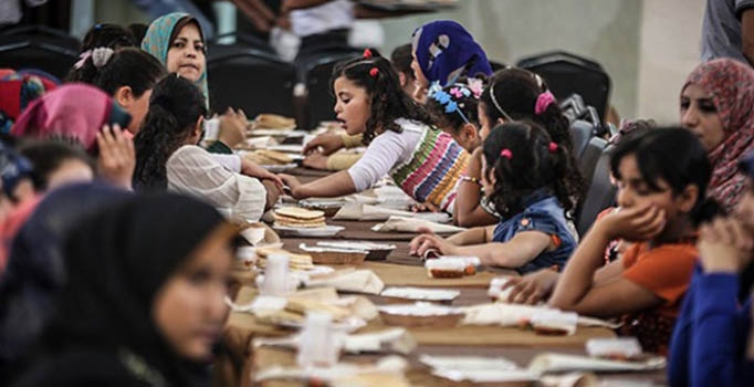 Türk Kızılayı'ndan 
Gazzeli yetimlere iftar