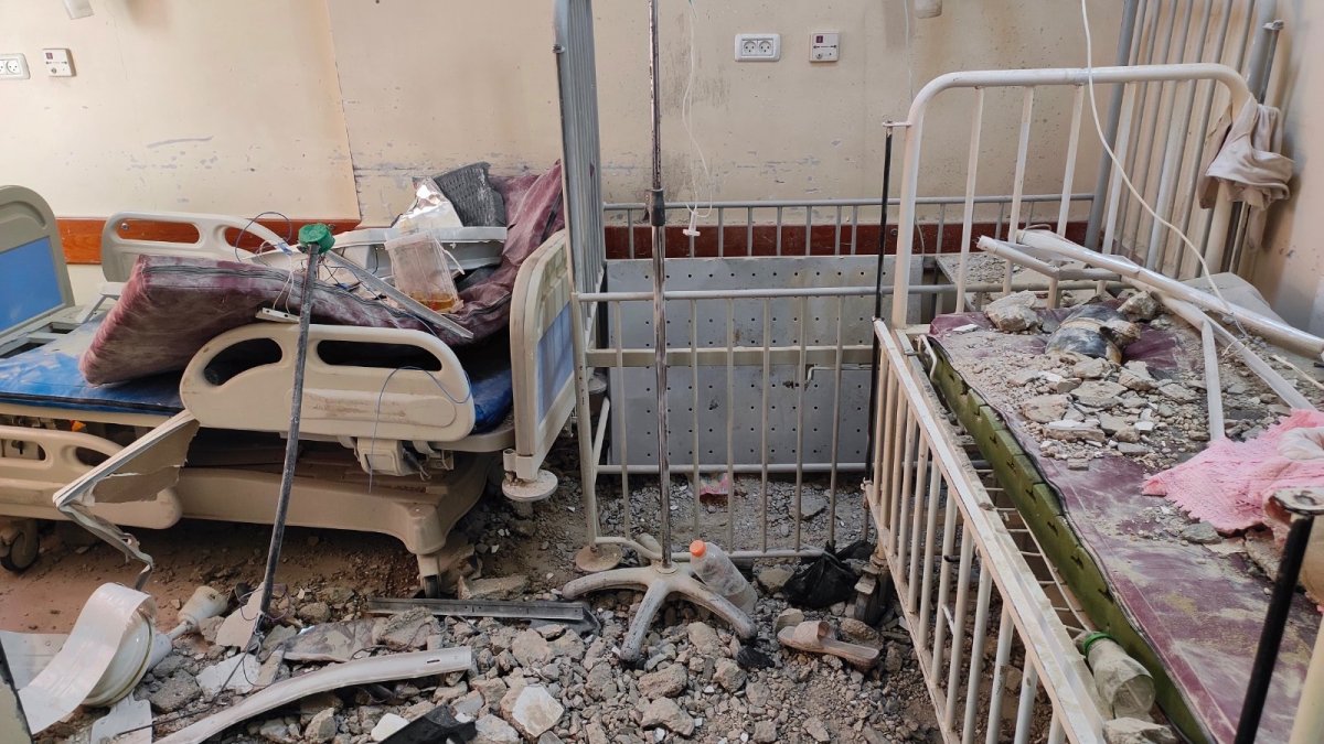 İsrail ordusu Gazze'deki Kemal Advan Hastanesi'ne saldırı düzenledi