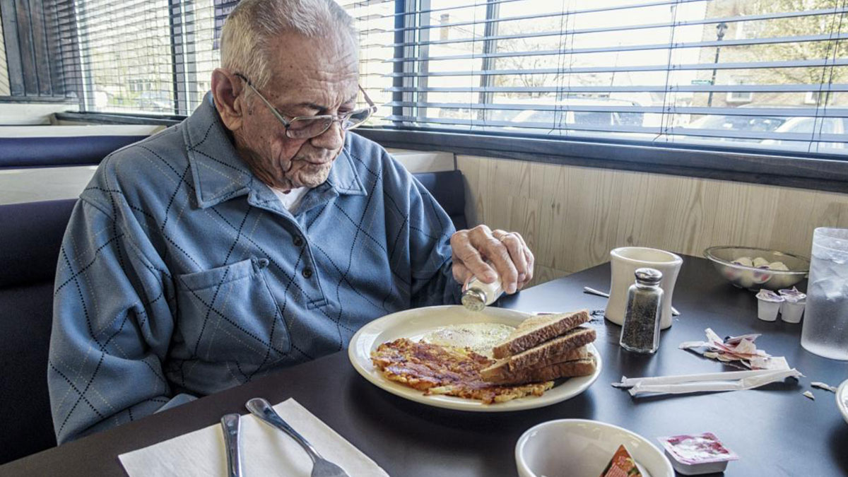 Kahvaltı, öğle, akşam her sofrada mutlaka var: Meğer kemik erimesinin nedeniymiş! Güçlü kemikler için bunlara dikkat edin