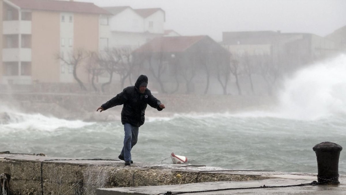Meteoroloji'den 17 ile uyarı: Kuvvetli yağış ve fırtınaya dikkat!
