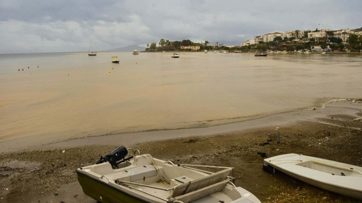 Datça'da denizin rengi değişti