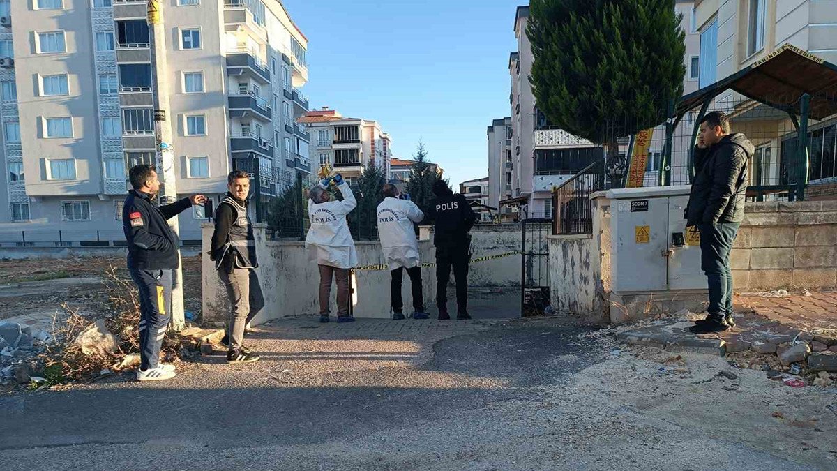 Evden eve taşımacılık yapan aracın asansörü düştü: 1 ölü, 1 yaralı