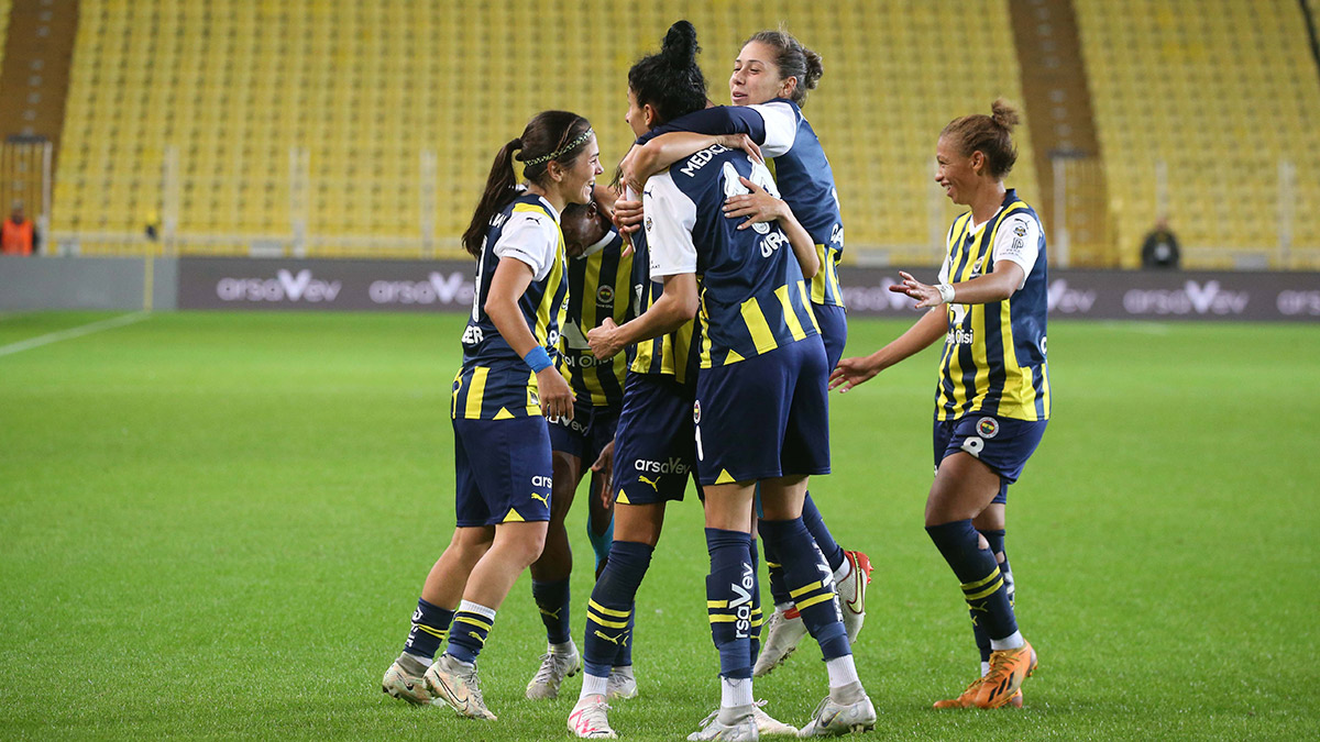 Kadınlar derbisinde Fenerbahçe, Beşiktaş'ı yendi