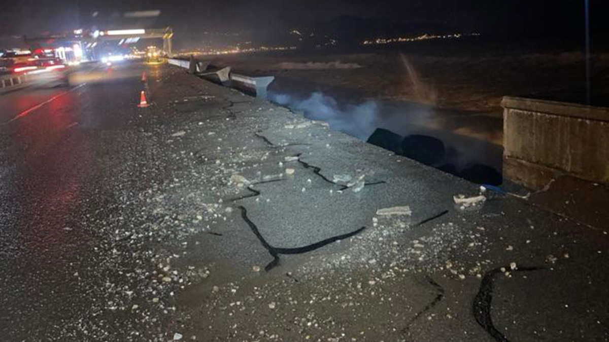 Giresun'da dalgalar nedeniyle kara yolu çöktü