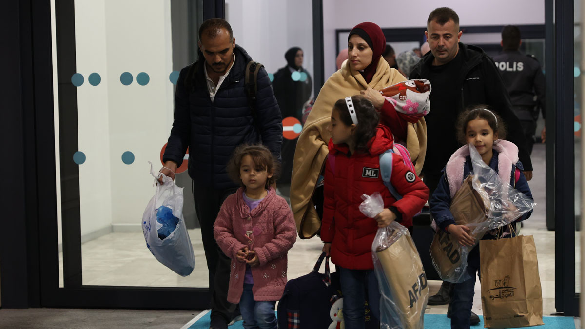 Gazze'den tahliyeler devam ediyor: 87 kişi daha Türkiye'ye getirildi