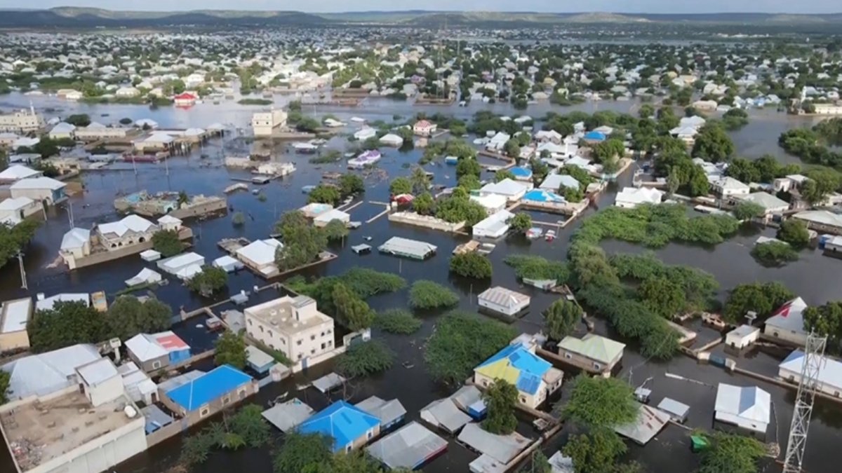 Somali sular altında kaldı... Ölü sayısı 53'e yükseldi