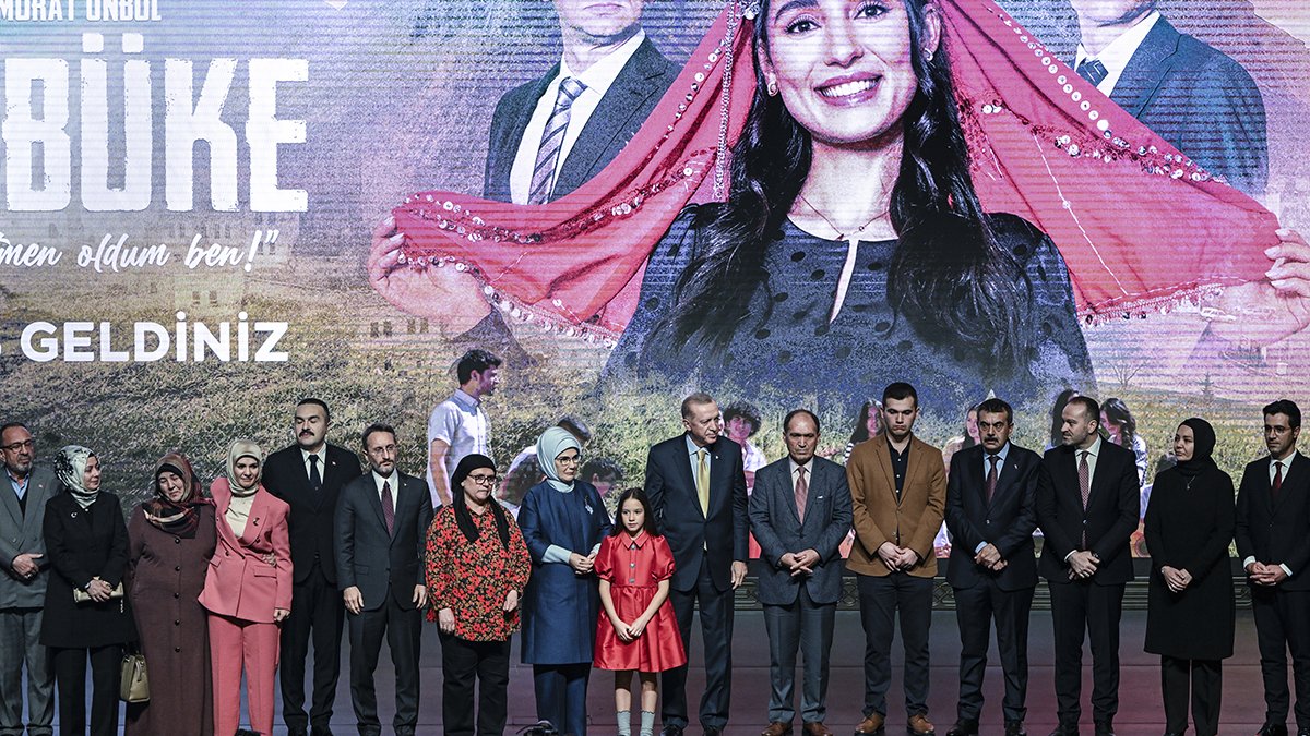 Erdoğan Aybüke; Öğretmen Oldum Ben! filminin galasına katıldı