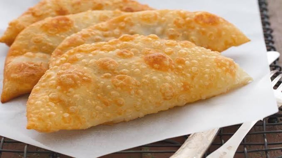 Kahvaltınızı şenlendirecek çıtır çıtır çiğ börek tarifi! Bu tadın müptelası olacaksınız