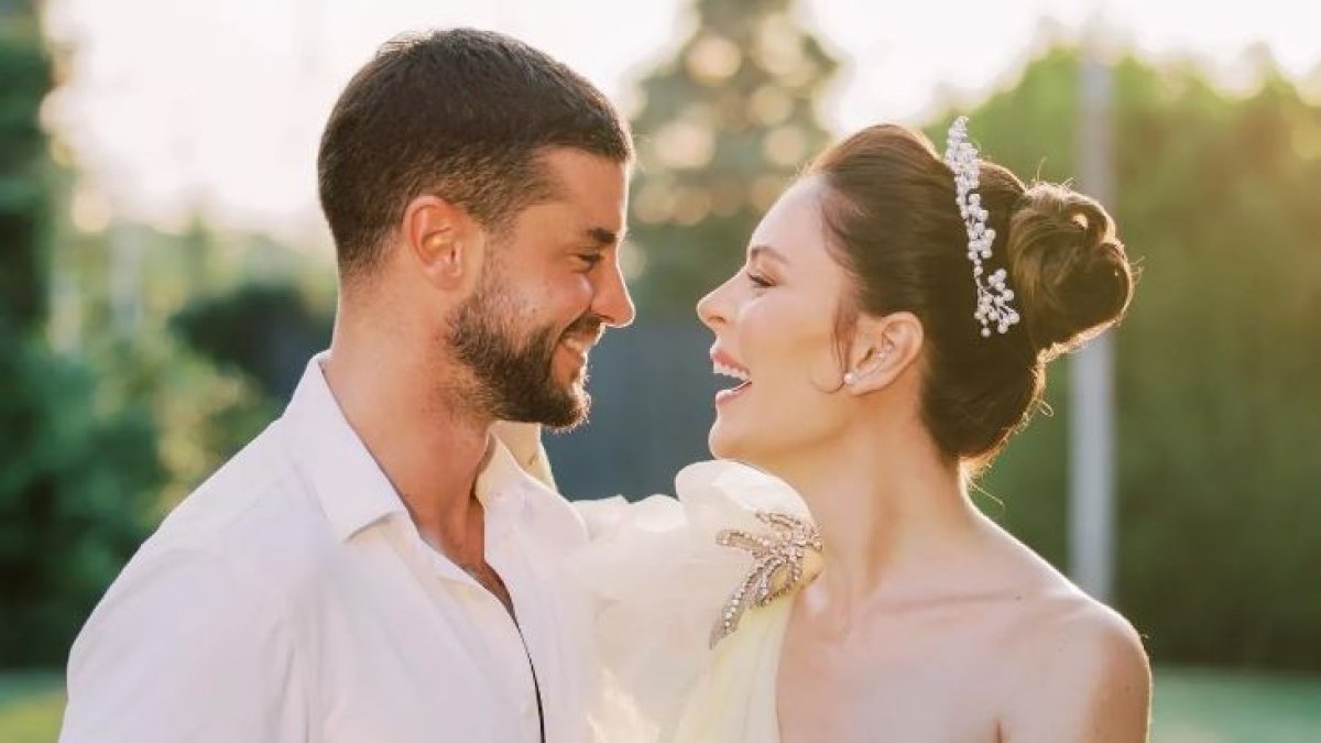 Berk Oktay ve Yıldız Çağrı Atiksoy çiftinden bebek müjdesi