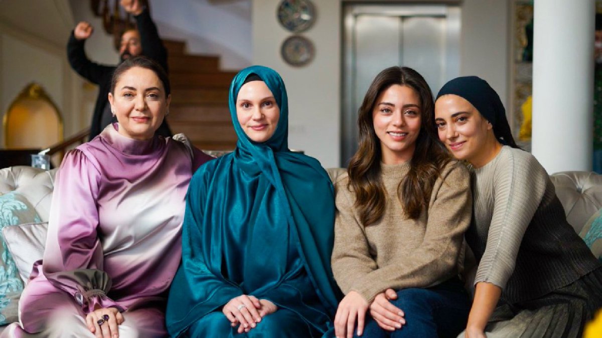 Farah Zeynep Abdullah'tan Kızılcık Şerbeti sürprizi