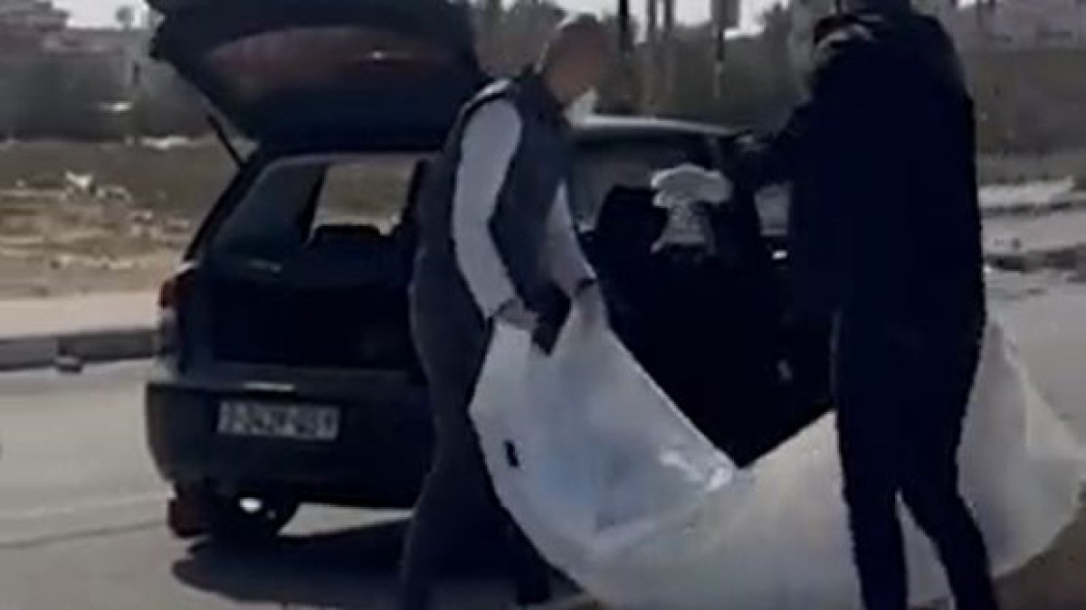 Gazze'deki cesetler 'insani ara' ile birlikte toplanmaya başlandı