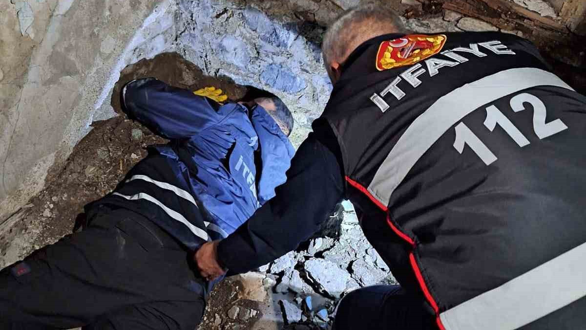 İtfaiye ekipleri yavru köpeği son anda kurtardı