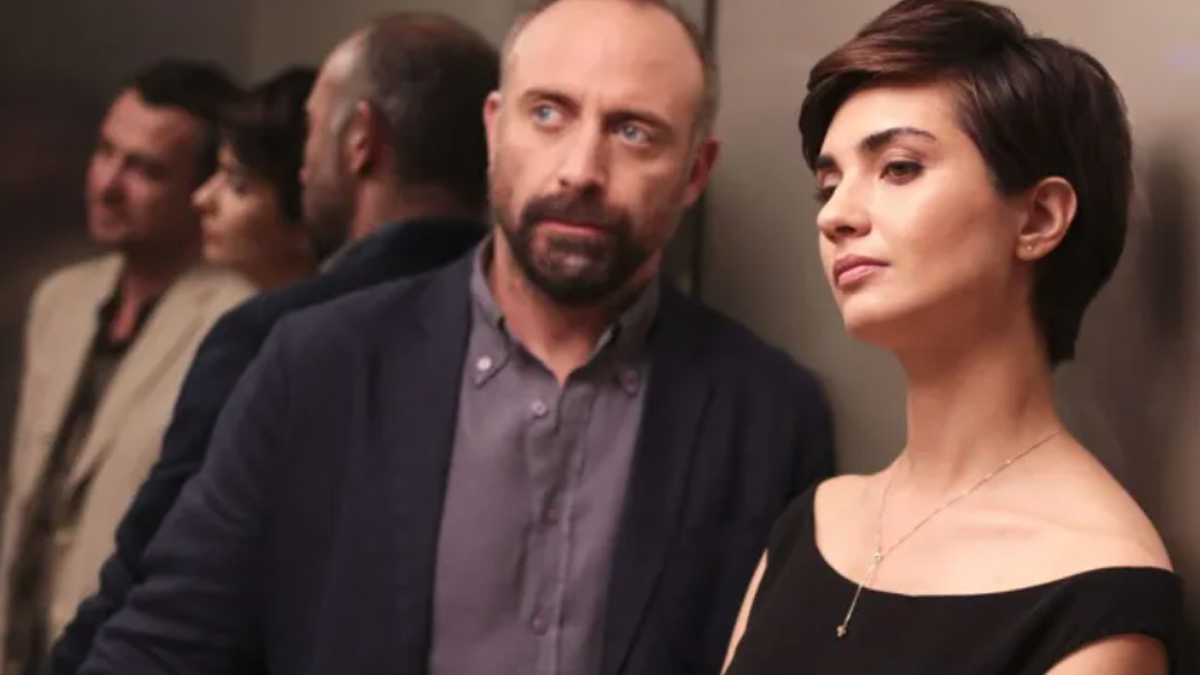 Tuba Büyüküstün ve Halit Ergenç yıllar sonra aynı dizide