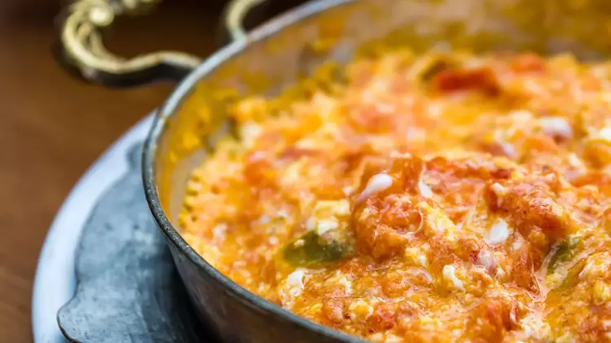 Yıllardır yanlış biliniyormuş: Meğer menemenin lezzetini bozuyormuş! İşte doya doya ekmek banabileceğiniz menemen tarifi