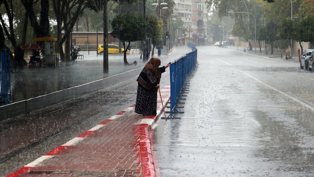 AFAD 81 ilde teyakkuza geçti: Tüm yurtta 'kuvvetli yağış ve fırtına' alarmı