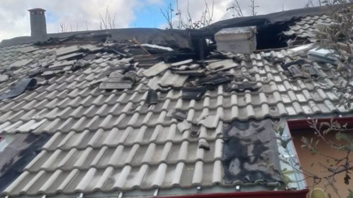 İki eve yıldırım isabet etti