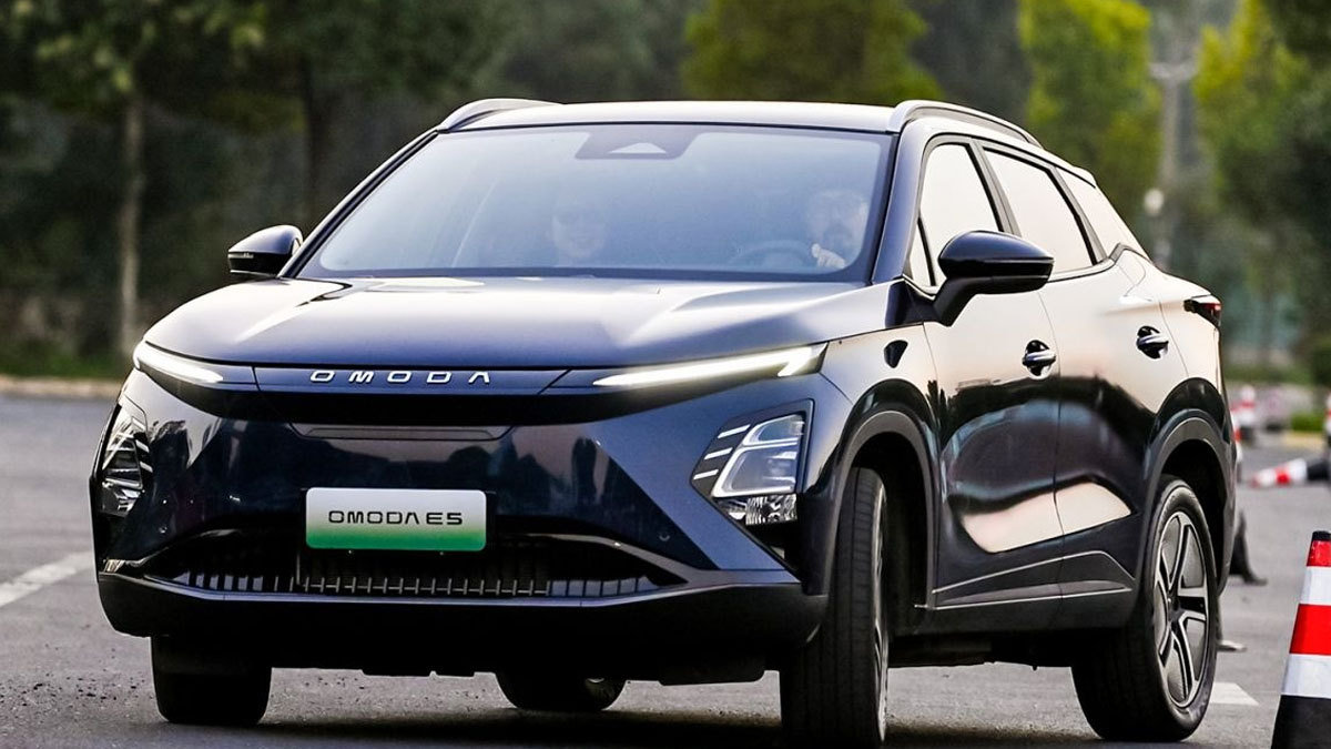 Türkiye'de peynir ekmek gibi satıyor! Omoda 5 şimdi de elektrik motoruyla geliyor... Lüks arabalardaki her şey onda da var