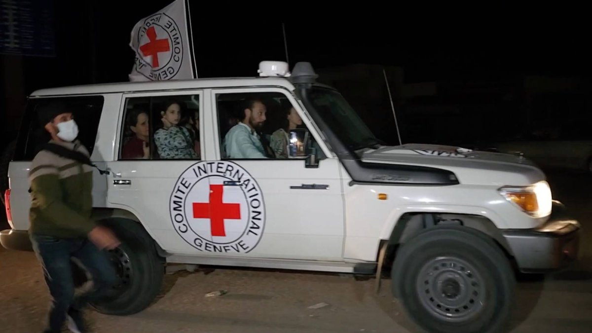 Gazze'de geçici ateşkesin 4. günü: 33 Filistinli kadın ve çocuk serbest kaldı