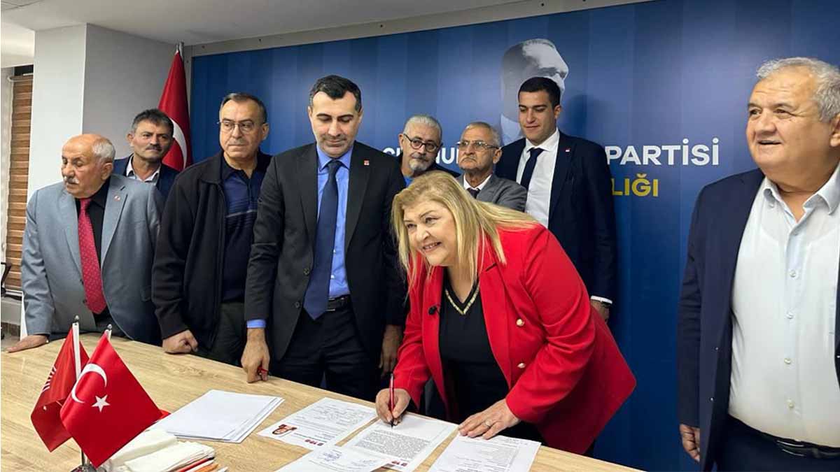 Ceyhan’ın Hülya Annesi aday adaylık başvurusu yaptı