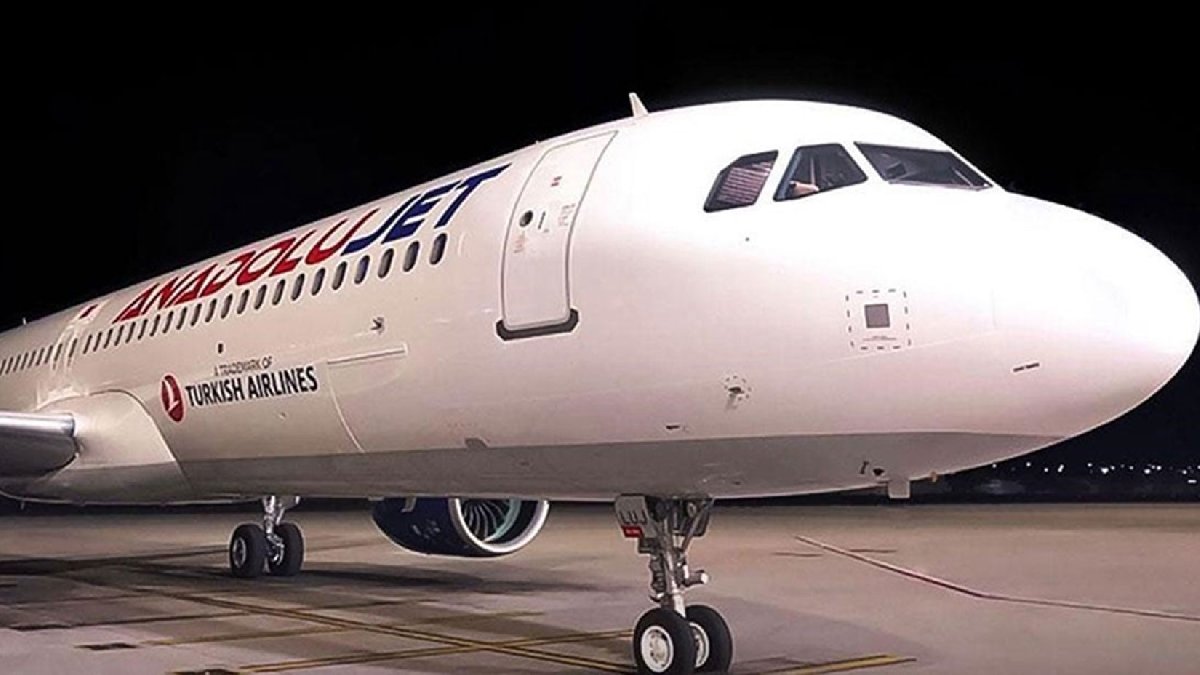 AnadoluJet uçağı Elazığ'a acil iniş yaptı: Yolcular korku dolu anlar yaşadı