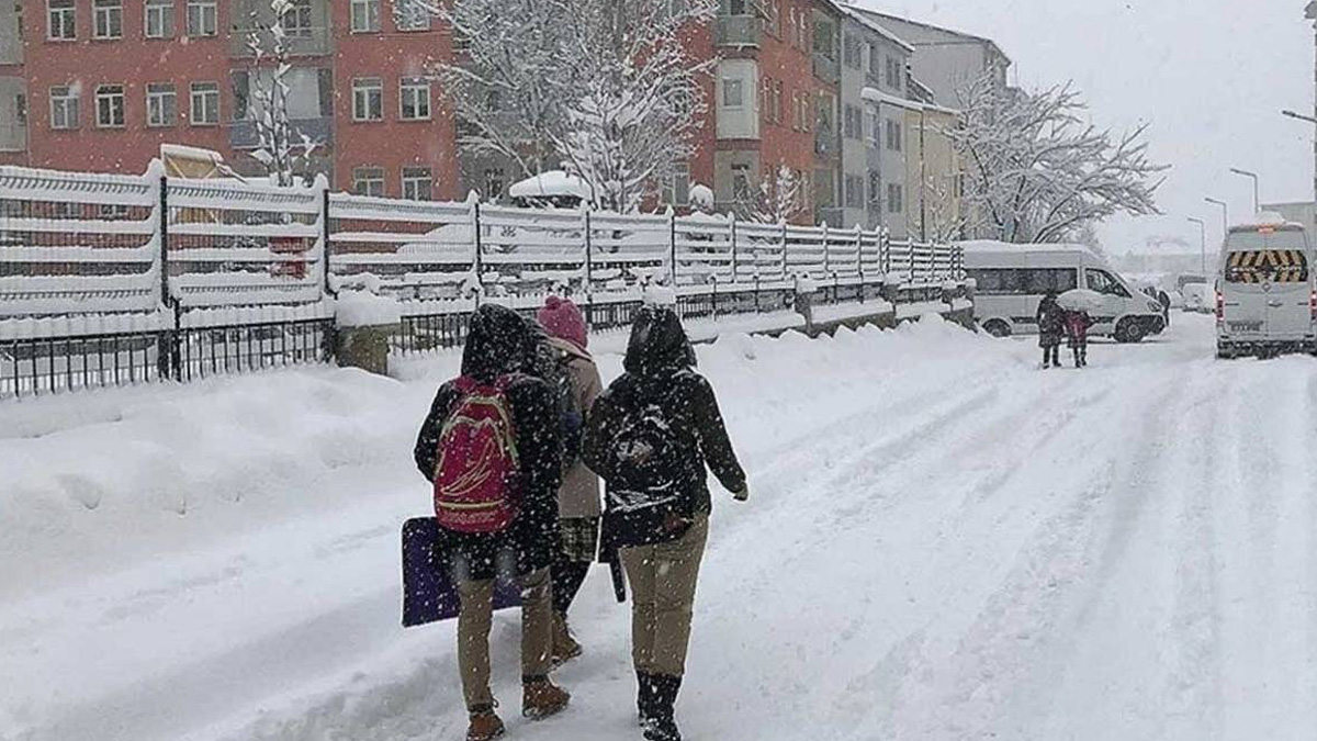 Öğrenciler bayram edecek! O ilimizde kar tatili uzatıldı: Valilikten 3 ilçe için tatil müjdesi