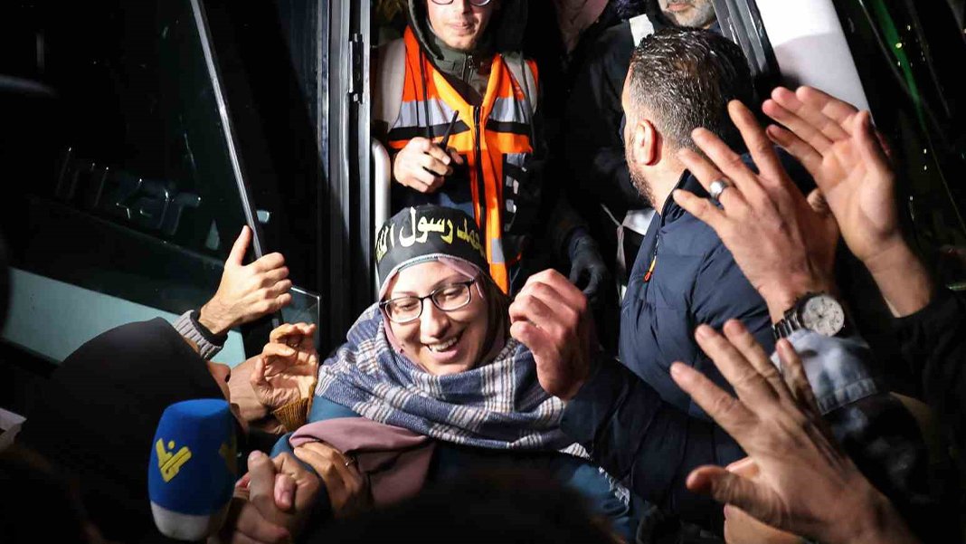 İsrail'in bıraktığı Filistinliler hapishanede yaşadıklarını anlattı: İşgalin politikası açlığa ve dayağa dayanıyor