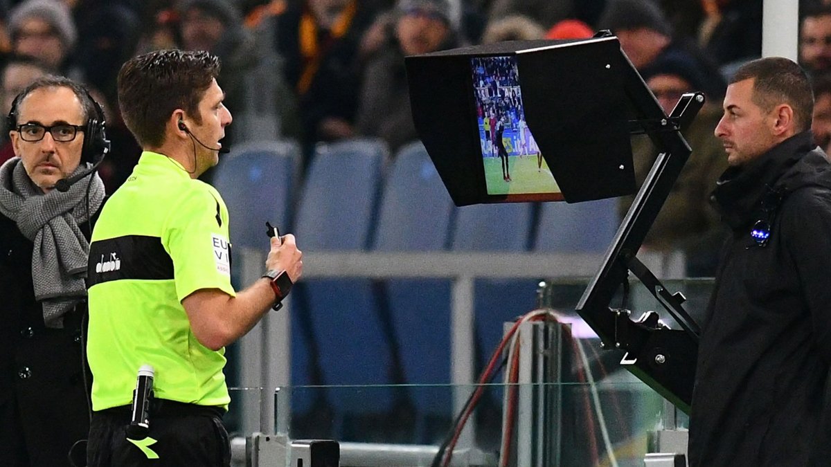 VAR'ın sahadaki yetkileri genişliyor: Kornerler, ikinci sarı kartlar, serbest vuruşlar...