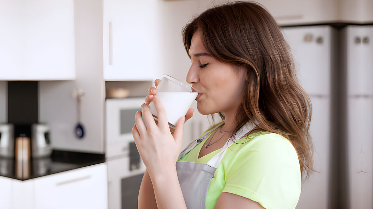 Bir bardak süte bir kaşık atıp karıştırın: Hafızayı taptaze yapıyor! Unutkanlığa veda edin, demans riskini bertaraf edin