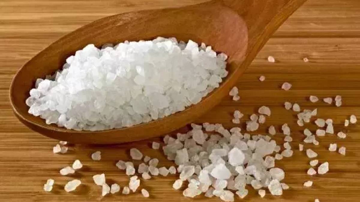 Çamaşır astığınız odaya bir çay tabağı kaya tuzu koyun farkı görün! Çoğu kişi bu yöntemi bilmiyor