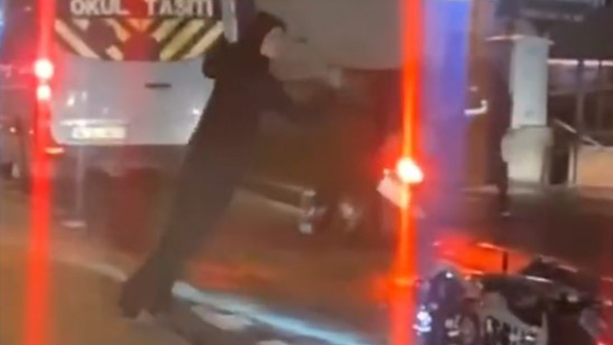 Şiddetli rüzgar kaza yapan vatandaşa yardımı engelledi