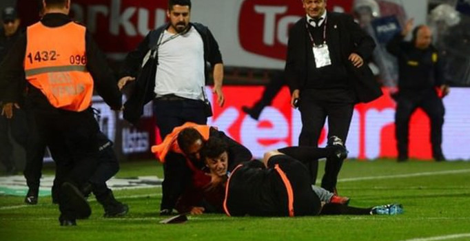 Trabzonspor-Fenerbahçe maçında hakem Volkan Bayarslan'a saldıran taraftar için 3 yıl ceza istendi