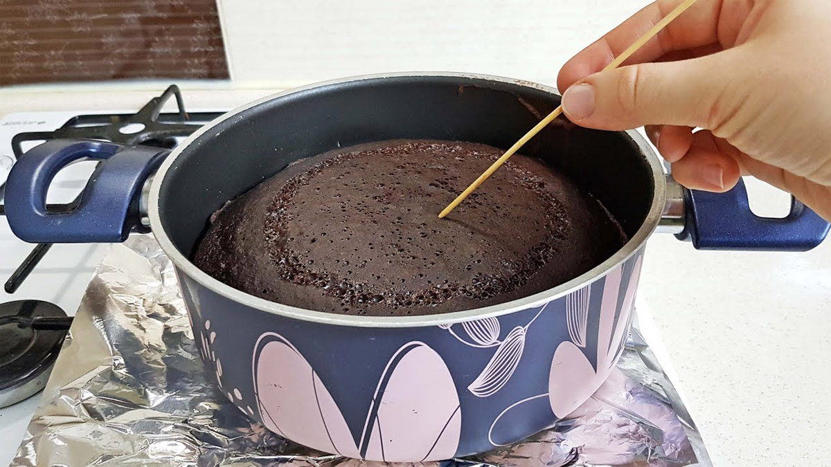 Ne fırın gerekiyor ne kalıp! Bu keki tencerede pişir gitsin: İşte 8 kişilik tencere keki tarifi