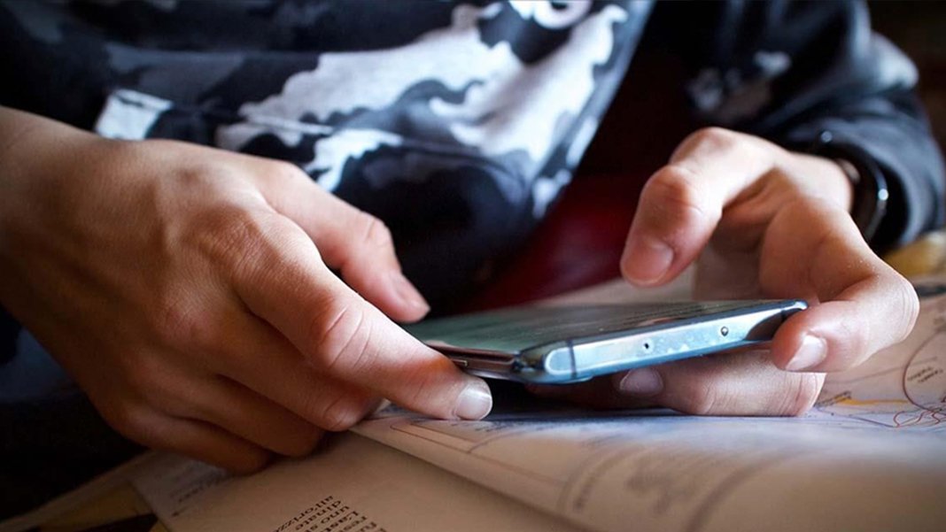 Yeni Zelanda okullarda cep telefonu kullanımını yasaklamaya hazırlanıyor