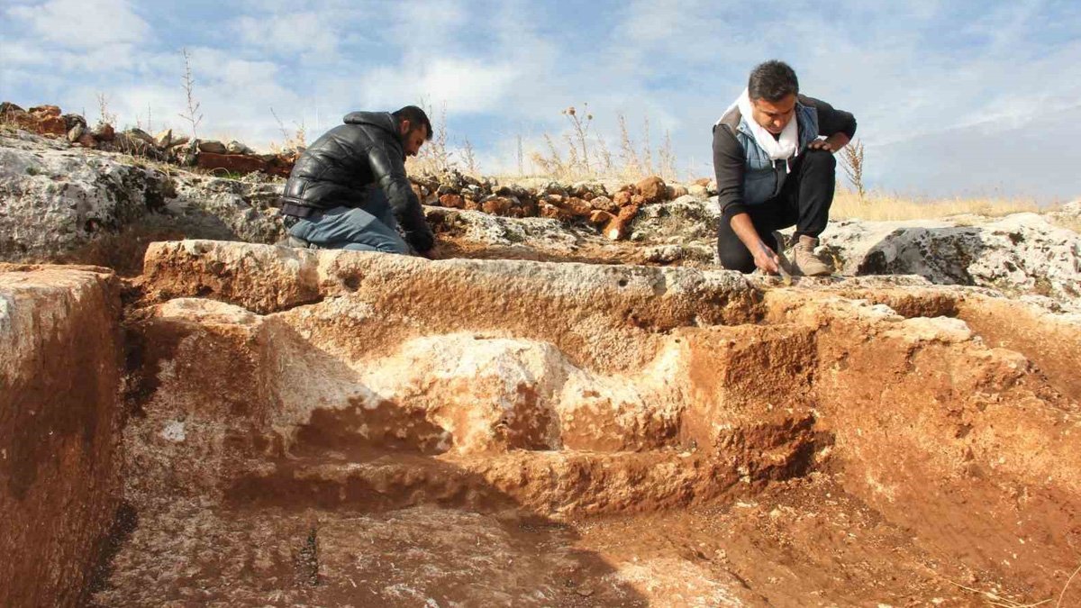 Perre'de 1800 yıllık boğa başı ve boynuzu bulundu