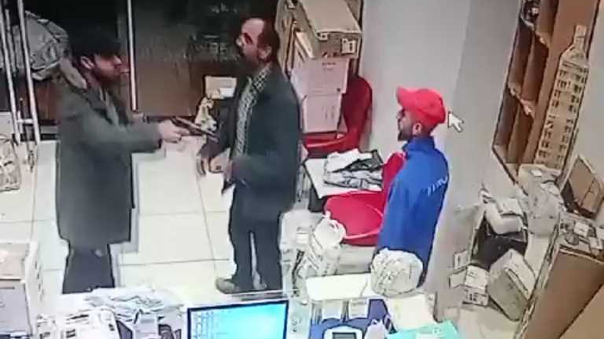 Güvenlik kameralarına yansıdı! Kargo şirketi çalışanına kurşun yağdırdı