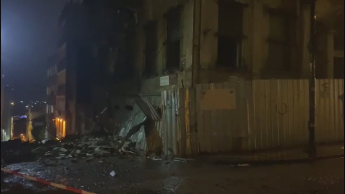 Sultanahmet'te yağmur sonrası tarihi bina çöktü