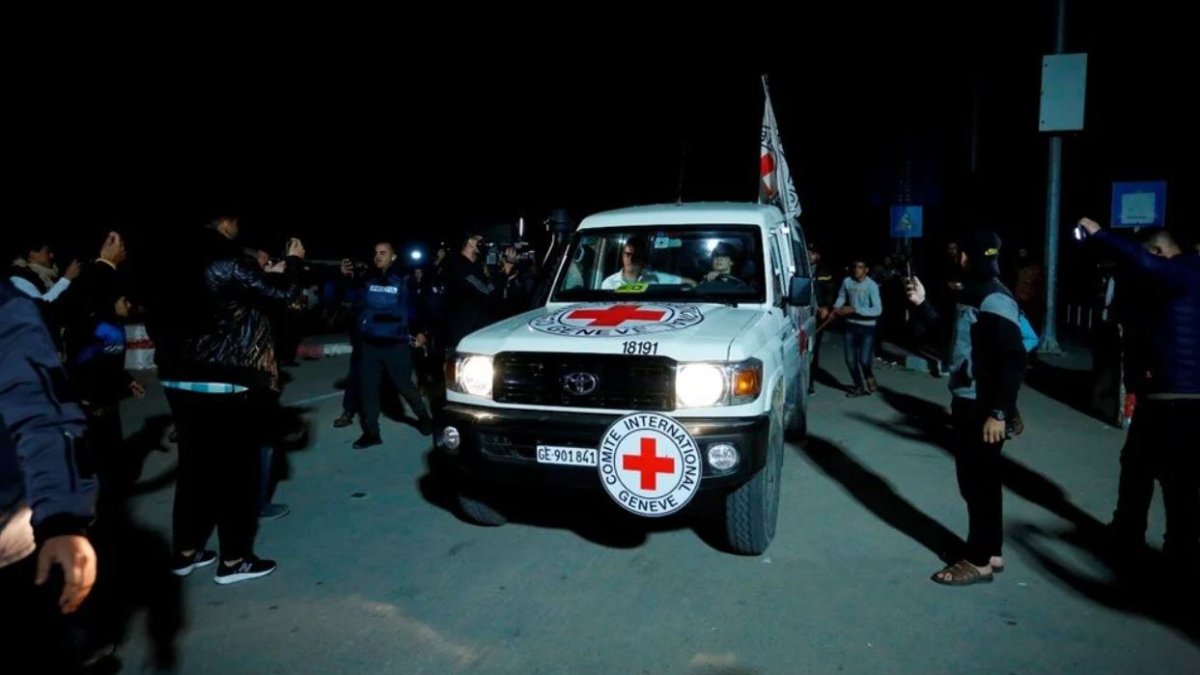 Gazze'de geçici ateşkesin son saatleri: İsrail 30 Filistinliyi serbest bıraktı