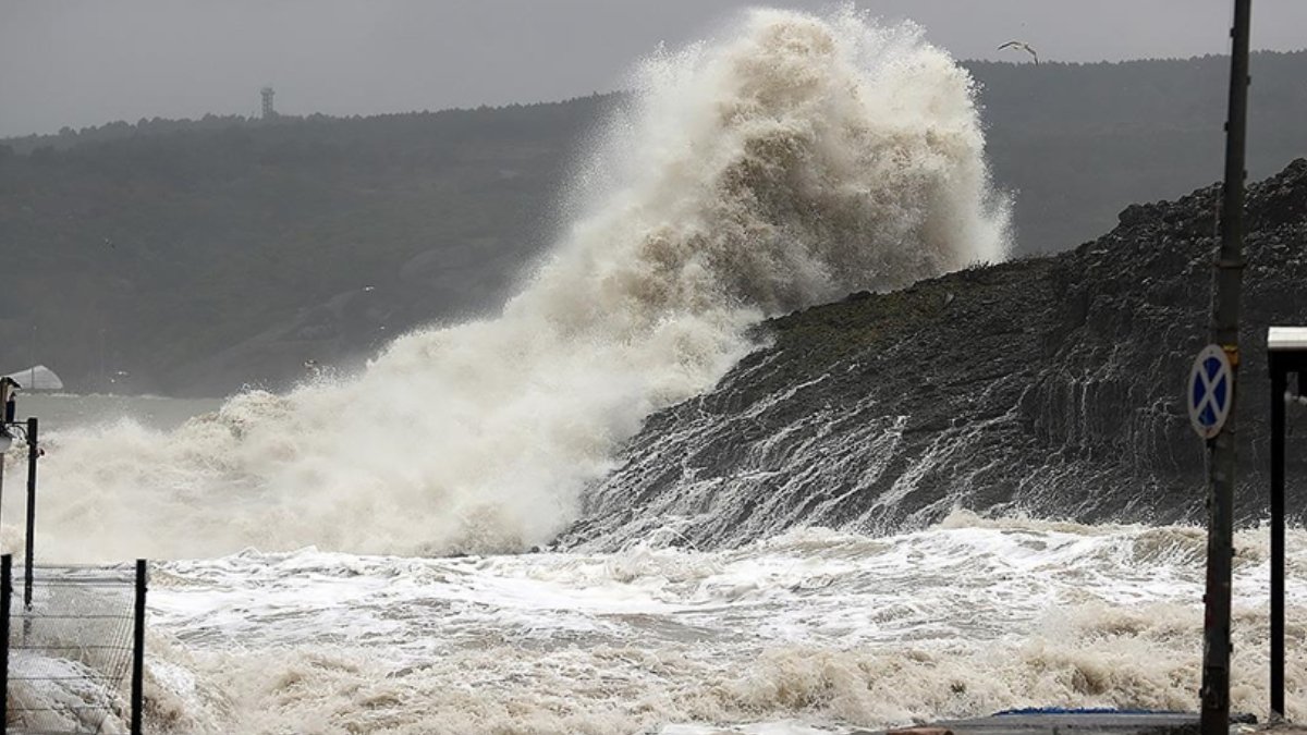 İstanbul Valiliği duyurdu! İstanbul'un fırtına bilançosu açıklandı: 1 ölü 4 yaralı