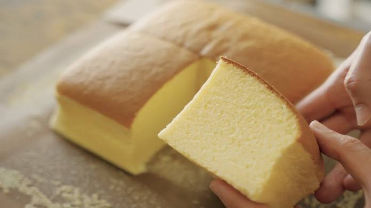 Yunanlıları çatır çatır çatlatan tatlı! 1 bardak suyla dünyanın en yumuşak kekini yapın